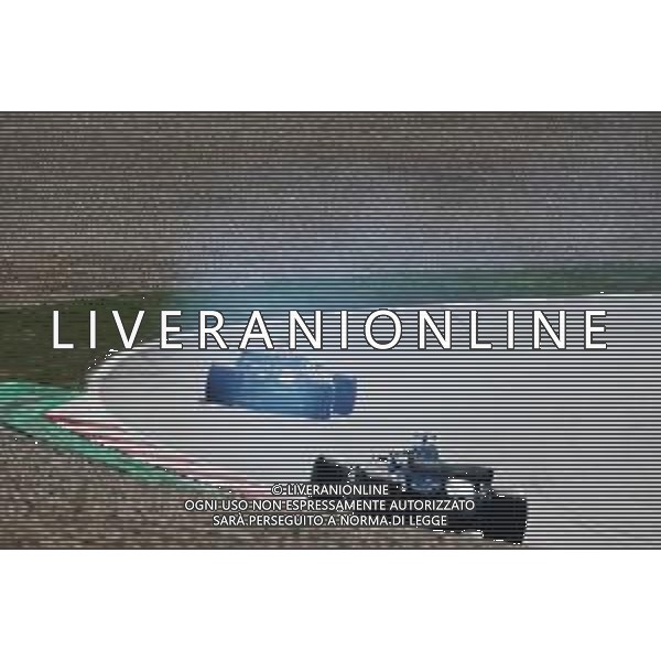 Daniel Ricciardo (AUS) Red Bull Racing RB14 heading to retirement ahead of Lewis Hamilton (GBR) Mercedes AMG F1 W09. 01.07.2018. Formula 1 World Championship, Rd 9, Austrian Grand Prix, Spielberg, Austria, Race Day. / AGENZIA ALDO LIVERANI SAS - ITALY ONLY EDITORIAL USE ONLY - F1 GP AUSTRIA GARA 01.07.2018