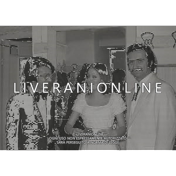 1971 SANREMO FESTIVAL DELLA CANZONE ITALIANA DI SANREMO VINCITORI NICOLA DI BARI E NADA NELLA FOTO NICOLA DI BARI E NADA AG ALDO LIVERANI SAS