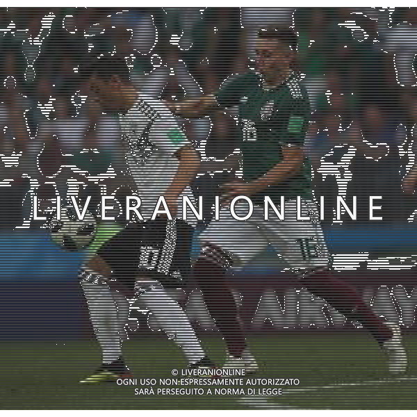 FIFA World Cup Russia 2018 Match No. 011, 2018-06-17 Germany vs Mexico Luzhniki Stadium PILKA NOZNA MISTRZOSTWA SWIATA W PILCE NOZNEJ MUNDIAL ROSJA 2018 NIEMCY - MEKSYK FOT. JOHN BOTOS PROJECT PLUS/NEWSPIX.PL --- Newspix.pl Mesut OZIL (GER) & Hector HERRERA (MEX)