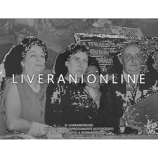 NATALIA GINZBURG, nata Levi, scrittrice e politica italiana, figura di primo piano della letteratura italiana del Novecento - RETROSPETTIVA nella foto con Maria Bellocci e Guido Alberti a Roma Luglio 1963 alla consegna del premio \'Strega\' vincitrice con il romanzo \'Lessico Famigliare\' ©ARCHIVIO / AGENZIA ALDO LIVERANI SAS