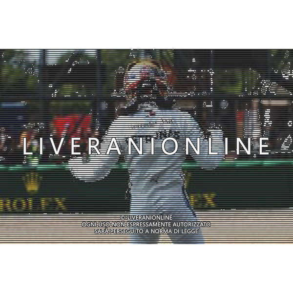 Lewis Hamilton (GBR) Mercedes AMG F1 celebrates his pole position in qualifying parc ferme. 07.07.2018. Formula 1 World Championship, Rd 10, British Grand Prix, Silverstone, England, Qualifying Day. / AGENZIA ALDO LIVERANI SAS - ITALY ONLY EDITORIAL USE ONLY - F1 GP INGHILTERRA GRAN BRETAGNA PROVE UFFICIALI QUALIFICHE 07.07.2018