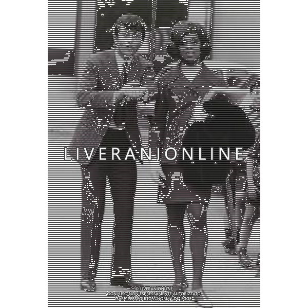 RETROSPETTIVA LOLA FALANA -Lola Falana, pseudonimo di Loletha Elaine Falana, è una conduttrice televisiva, showgirl, attrice, cantante NELLA FOTO LOLA FALANA CON TONY RENIS AG ALDO LIVERANI SAS