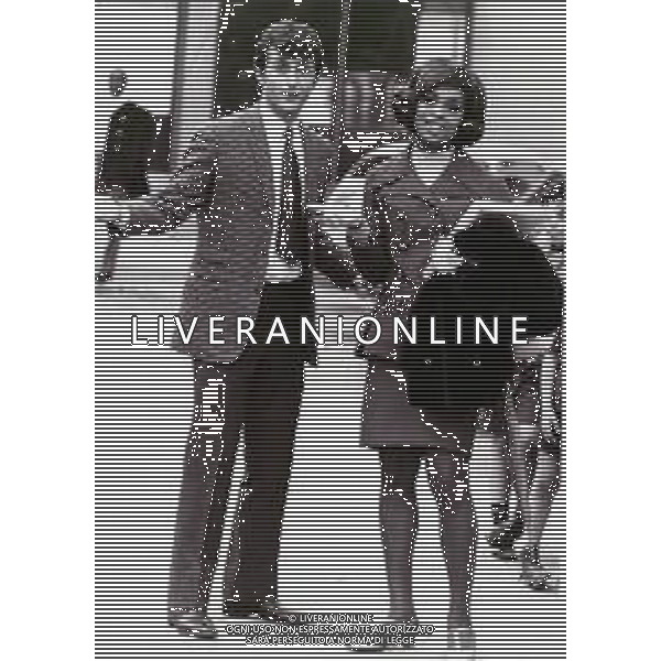 RETROSPETTIVA LOLA FALANA -Lola Falana, pseudonimo di Loletha Elaine Falana, è una conduttrice televisiva, showgirl, attrice, cantante NELLA FOTO LOLA FALANA CON TONY RENIS AG ALDO LIVERANI SAS