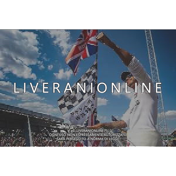 Lewis Hamilton (GBR) Mercedes AMG F1 celebrates with the fans. 08.07.2018. Formula 1 World Championship, Rd 10, British Grand Prix, Silverstone, England, Race Day. / AGENZIA ALDO LIVERANI SAS - ITALY ONLY EDITORIAL USE ONLY - F1 Gp Inghilterra Gran Bretagna Gara 08.07.2018