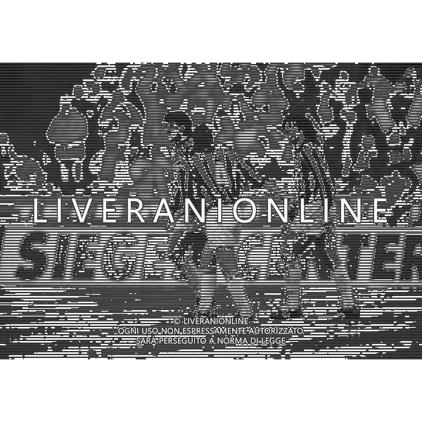 06-03-1991 MILANO- COPPA DEI CAMPIONI MILAN MARSIGLIA 1-1 NELLA FOTO ABBRACCI GIOCATORI MILAN AG ALDO LIVERANI SAS