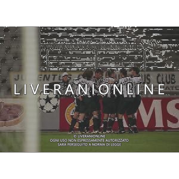05-11-1997-TORINO CHAMPIONS LEAGUE TORINO KOSICE 3-2 NELLA FOTO ABBRACCI GIOCATORI JUVENTUS AG ALDO LIVERANI SAS