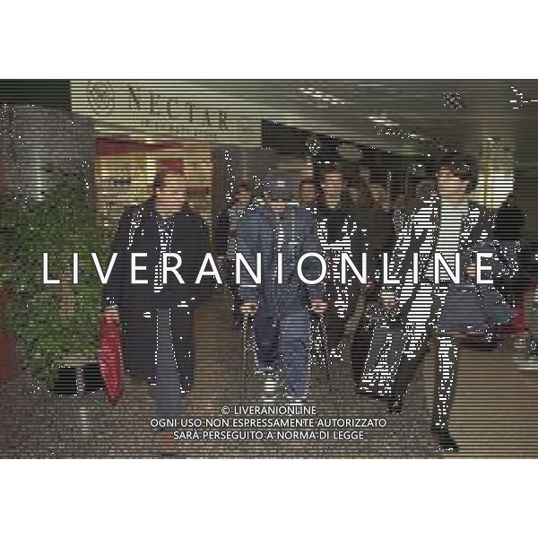 21-11-1998- AEROPORTO MALPENSA PRTENZA DI ALESSANDRO DEL PIERO PER L\'AMERICA DOPO L\'INFORTUNIO NELLA FOTO ALESSANDRO DEL PIERO E CLAUDIO PASQUALIN AG ALDO LIVERANI SAS