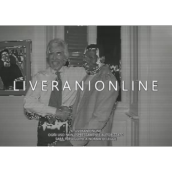 1996 MILANO STUDIO AVVOCATO LEANDRO CANTAMESSA ACCORDO DEL PASSAGGIO DI FAUSTO ASPRILLA DAL PARMA AL NEWCASTLE NELLA FOTO GIANBATTISTA PASTORELLO E FAUSTO ASPRILLA AG ALDO LIVERANI SAS