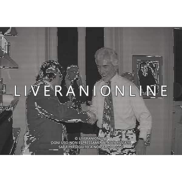1996 MILANO STUDIO AVVOCATO LEANDRO CANTAMESSA ACCORDO DEL PASSAGGIO DI FAUSTO ASPRILLA DAL PARMA AL NEWCASTLE NELLA FOTO KEVIN KEEGAN DIRIGENTE NEWCASTLE CON GIANBATTISTA PASTORELLO AG ALDO LIVERANI SAS