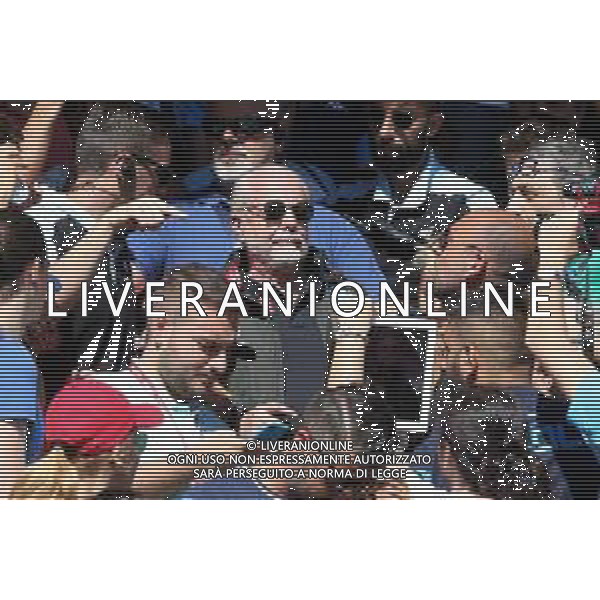 RITIRO NAPOLI CALCIO 2018 A DIMARO, FOLGARIDA NELLA FOTO: IL PRESIDENTE DE LAURENTIIS TRA I TIFOSI IN TRIBUNA FOTO MOSCA-AG.LIVERANI