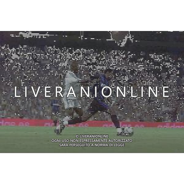 REAL MADRID - INTER TROFEO BERNABEU MADRID 14/08/2001 NELLA FOTO Mohamed Kallon e Claude makelele ©BAGNAI / AGENZIA ALDO LIVERANI