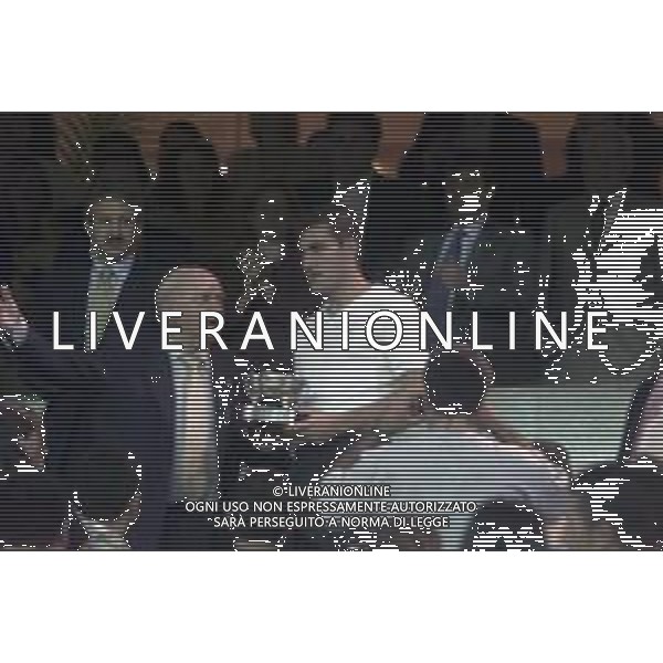 REAL MADRID - INTER TROFEO BERNABEU MADRID 14/08/2001 NELLA FOTO CHRISTIAN VIERI CON ALFREDO DI STEFANO - PREMIAZIONE ©BAGNAI / AGENZIA ALDO LIVERANI