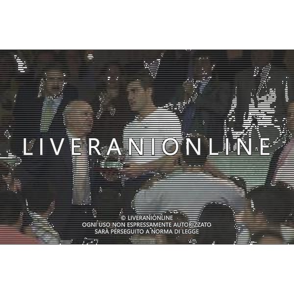 REAL MADRID - INTER TROFEO BERNABEU MADRID 14/08/2001 NELLA FOTO CHRISTIAN VIERI CON ALFREDO DI STEFANO - PREMIAZIONE ©BAGNAI / AGENZIA ALDO LIVERANI