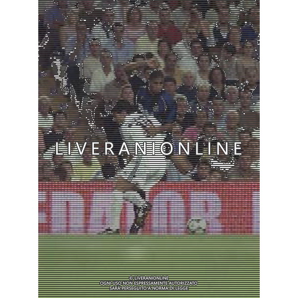 REAL MADRID - INTER TROFEO BERNABEU MADRID 14/08/2001 NELLA FOTO ADRIANO MENTRE SALTA KARANKA ©BAGNAI / AGENZIA ALDO LIVERANI