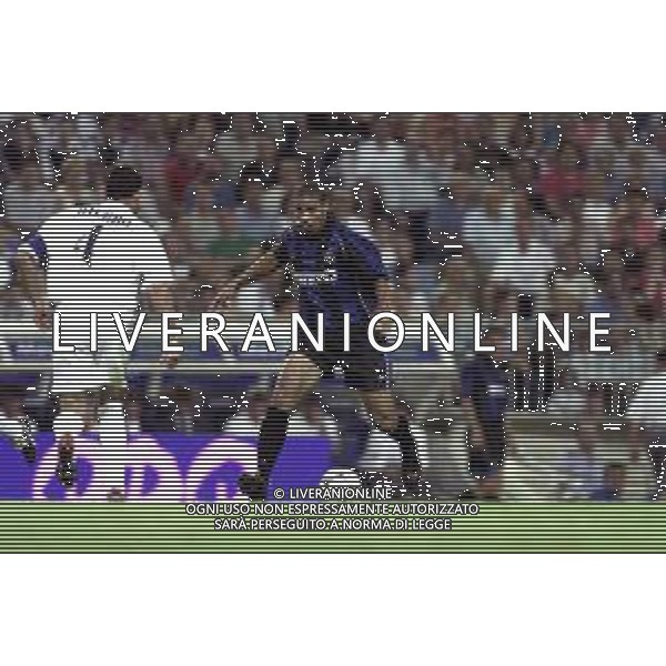 REAL MADRID - INTER TROFEO BERNABEU MADRID 14/08/2001 NELLA FOTO ADRIANO E HIERRO FERNANDO ©BAGNAI / AGENZIA ALDO LIVERANI