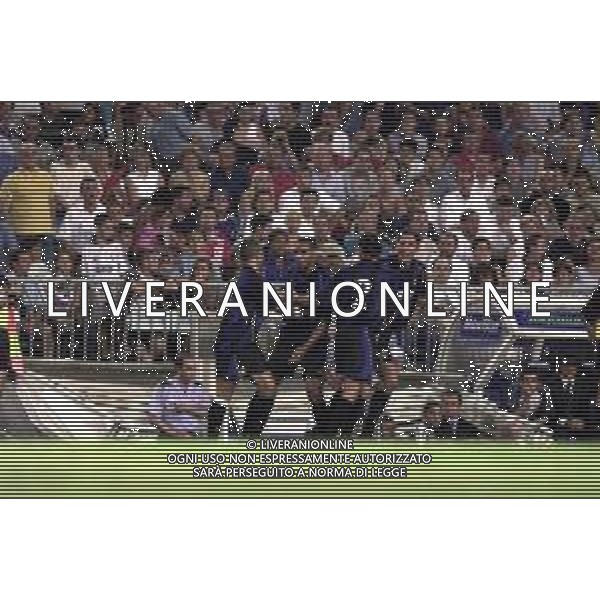 REAL MADRID - INTER TROFEO BERNABEU MADRID 14/08/2001 NELLA FOTO ESULTANZA DI ADRIANO FESTEGGIATO DAI COMPAGNI DOPO IL GOL ©BAGNAI / AGENZIA ALDO LIVERANI