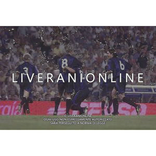 REAL MADRID - INTER TROFEO BERNABEU MADRID 14/08/2001 NELLA FOTO ESULTANZA GIOCATORI INTER DOPO IL GOL DI ADRIANO ©BAGNAI / AGENZIA ALDO LIVERANI