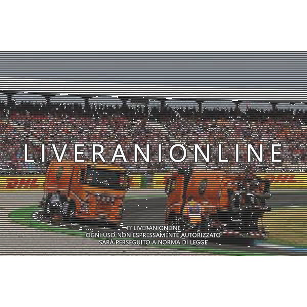 The track is swept clear of gravel after Marcus Ericsson (SWE) Sauber spun in qualifying. 21.07.2018. Formula 1 World Championship, Rd 11, German Grand Prix, Hockenheim, Germany, Qualifying Day. / AGENZIA ALDO LIVERANI SAS - ITALY ONLY EDITORIAL USE ONLY - F1 GP GERMANIA PROVE UFFICIALI QUALIFICHE 21.07.2018