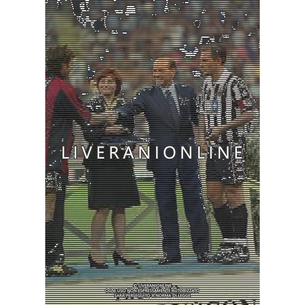 1999-2000 MILANO TROFEO LUIGI BERLUSCONI MILAN JUVENTUS NELLA FOTO SILVIO BERLUSCONI CON CIRO FERRARA E ANTONIO CONTE AG ALDO LIVERANI SAS
