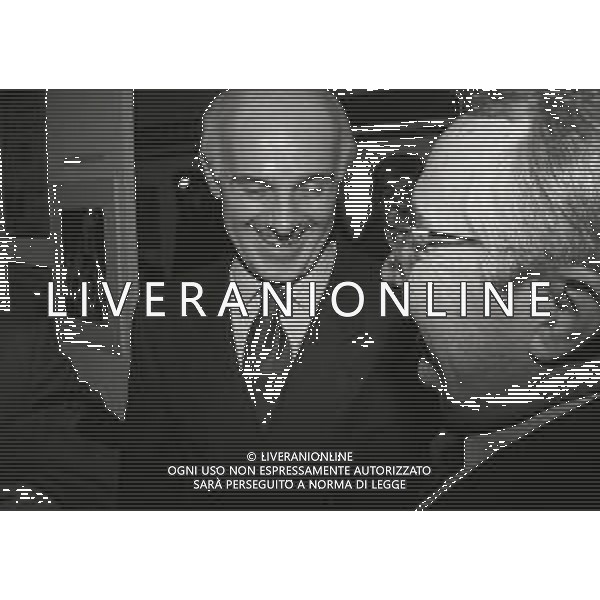 MILANO 1992 ARRIGO SACCHI AL NEGOZIO GOLD MARKET A MILANO CENTENARIO DELLA FEDERAZIONE ITALIANA GIOCO CALCIO NELLA FOTO CANDIDO CANNAVO\' CON ARRIGO SACCHI AG ALDO LIVERANI SAS
