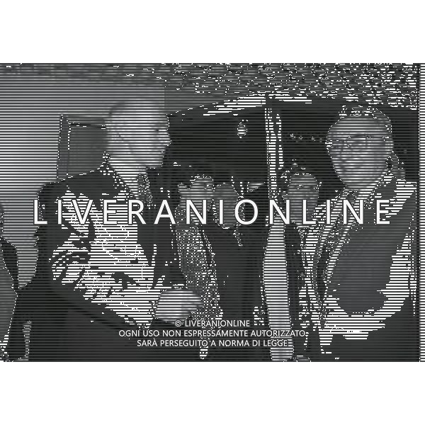 MILANO 1992 ARRIGO SACCHI AL NEGOZIO GOLD MARKET A MILANO CENTENARIO DELLA FEDERAZIONE ITALIANA GIOCO CALCIO NELLA FOTO CANDIDO CANNAVO\' CON ARRIGO SACCHI AG ALDO LIVERANI SAS