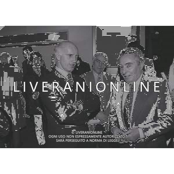 MILANO 1992 ARRIGO SACCHI AL NEGOZIO GOLD MARKET A MILANO CENTENARIO DELLA FEDERAZIONE ITALIANA GIOCO CALCIO NELLA FOTO CANDIDO CANNAVO\' CON ARRIGO SACCHI AG ALDO LIVERANI SAS