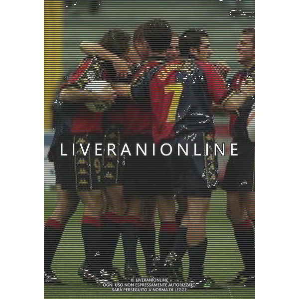 29-04-2001-GENOVA-CAMPIONATO DI CALCIO SERIE B GENOA PISTOIESE 0-0 NELLA FOTO ABBRACCI GIOCATORI GENOA AG ALDO LIVERANI SAS