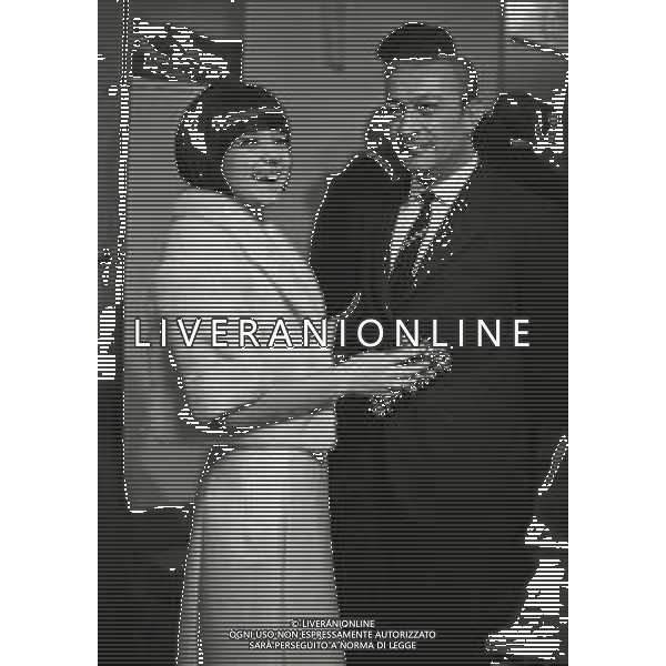 1969 SANREMO FESTIVAL DELLA CANZONE ITALIANA SANREMO NELLA FOTO ISABELLA IANNETTI CON IL PRESENTATORE NUCCIO COSTA AG ALDO LIVERANI SAS