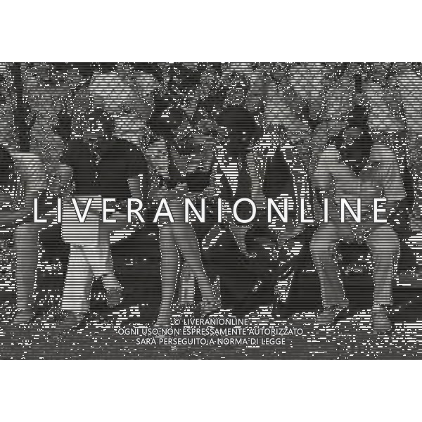 1982 PINZOLO AMICHEVOLE MILAN NELLA FOTO GIUSEPPE FARINA PRESIDENTE DEL MILAN CON I GIORNALISTI AG ALDO LIVERANI SAS