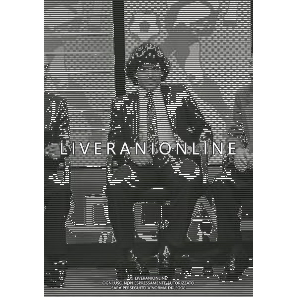1985-1986 MILANO EUROCALCIO TRASMISSIONE CON OSPITE DIEGO MARADONA NELLA FOTO DIEGO MARADONA AG ALDO LIVERANI SAS