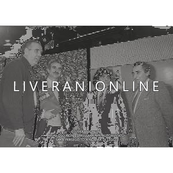 1985-1986 MILANO EUROCALCIO TRASMISSIONE CON OSPITE DIEGO MARADONA NELLA FOTO GINO MENICUCCI ELIO CORNO SANDRO MAZZOLA DIEGO MARADONA E CANDIDO CANNAVO\' AG ALDO LIVERANI SAS