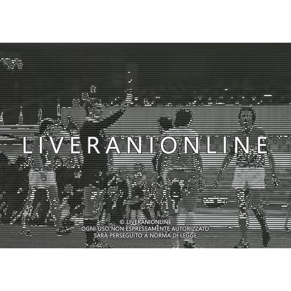 16-02-1980 NAPOLI- AMICHEVOLE ITALIA ROMANIA 2-1 NELLA FOTO ARBITRO CORVER CHARLES AG ALDO LIVERANI SAS