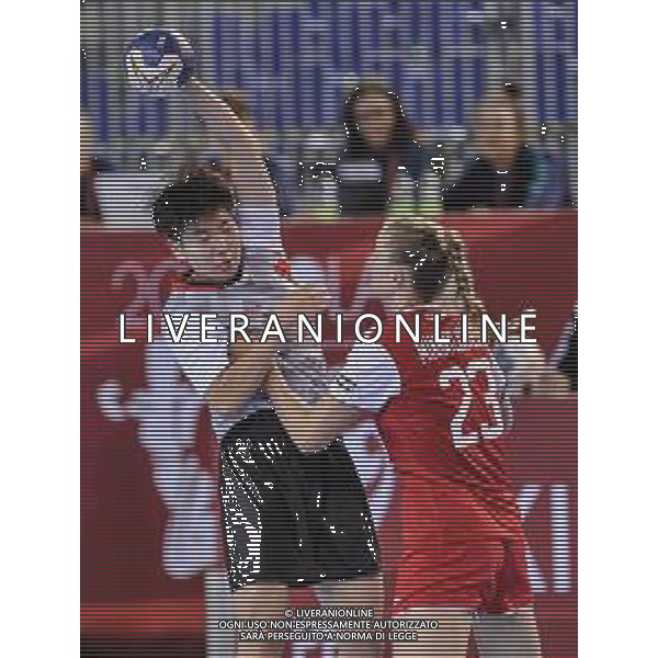 2018.08.09 Kielce Pilka reczna Mlodziezowe Mistrzostwa Swiata w Pilce Recznej Kobiet do lat 18 Chiny - Rosja N/z Mengxue Zhou, Mikhaylichenko Elena Foto Rafal Rusek / PressFocus/NEWSPIX.PL 2018.08.09 Kielce Handball IHF Youth U18 Womens World Championship 2018 China - Russia Mengxue Zhou, Mikhaylichenko Elena Credit: Rafal Rusek / PressFocus --- Newspix.pl AG ALDO LIVERANI SAS