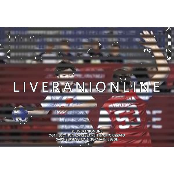 2018.08.09 Kielce Pilka reczna Mlodziezowe Mistrzostwa Swiata w Pilce Recznej Kobiet do lat 18 Chiny - Rosja N/z Mengxue Zhou, Turusina Viktoriia Foto Rafal Rusek / PressFocus/NEWSPIX.PL 2018.08.09 Kielce Handball IHF Youth U18 Womens World Championship 2018 China - Russia Mengxue Zhou, Turusina Viktoriia Credit: Rafal Rusek / PressFocus --- Newspix.pl AG ALDO LIVERANI SAS