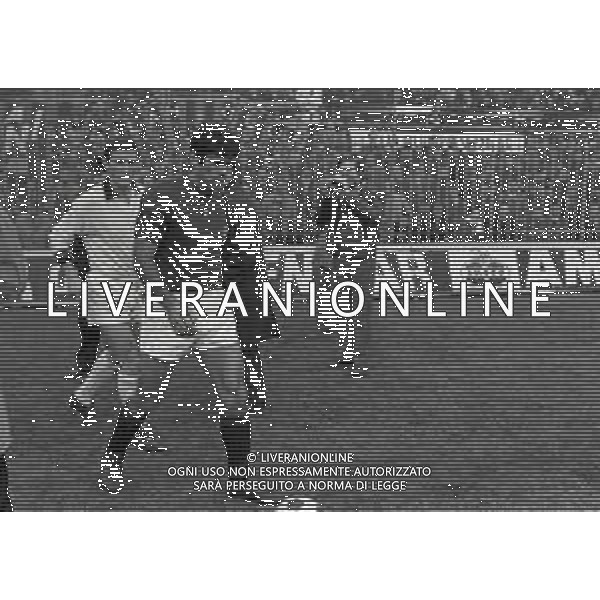 1968 RETROSPETTIVA NESTOR COMBIN CALCIATORE NELLA FOTO NESTOR COMBIN CON LA MAGLIA DEL TORINO AG ALDO LIVERANI SAS