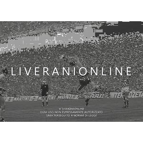 29-09-1973-MILANO STADIO SAN SIRO AMICHEVOLE ITALIA -SVEZIA 2-0 NELLA FOTO PARATA HELLSTROM AG ALDO LIVERANI SAS
