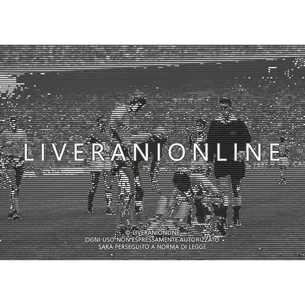 29-09-1973-MILANO STADIO SAN SIRO AMICHEVOLE ITALIA -SVEZIA 2-0 NELLA FOTO ARBITRO J TAYLOR AG ALDO LIVERANI SAS