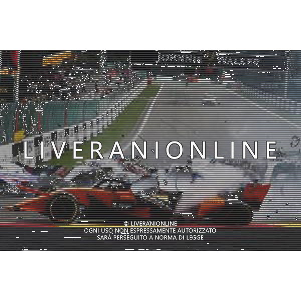 Fernando Alonso (ESP) McLaren MCL33 crashes at the start of the race. 26.08.2018. Formula 1 World Championship, Rd 13, Belgian Grand Prix, Spa Francorchamps, Belgium, Race Day. / AGENZIA ALDO LIVERANI SAS - ITALY ONLY EDITORIAL USE ONLY - Gp Belgio, Spa Francorchamps, Gara 26.08.2018.