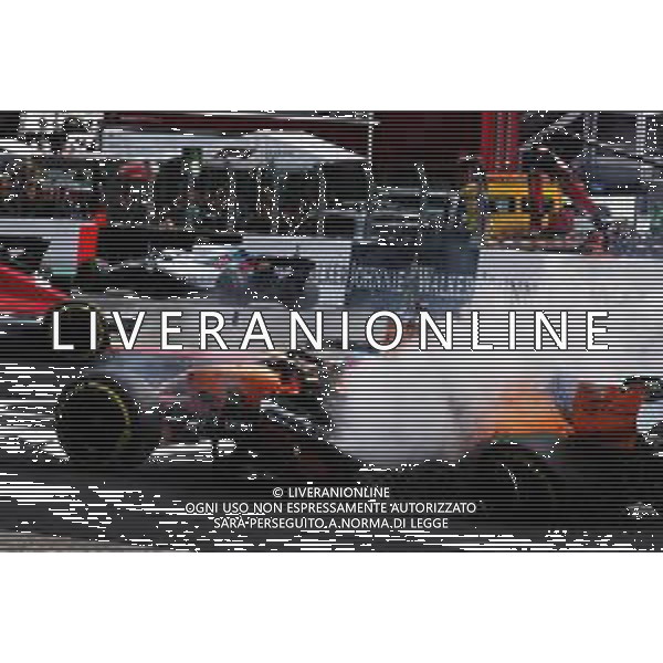 Fernando Alonso (ESP) McLaren MCL33 crashes at the start of the race. 26.08.2018. Formula 1 World Championship, Rd 13, Belgian Grand Prix, Spa Francorchamps, Belgium, Race Day. / AGENZIA ALDO LIVERANI SAS - ITALY ONLY EDITORIAL USE ONLY - Gp Belgio, Spa Francorchamps, Gara 26.08.2018.
