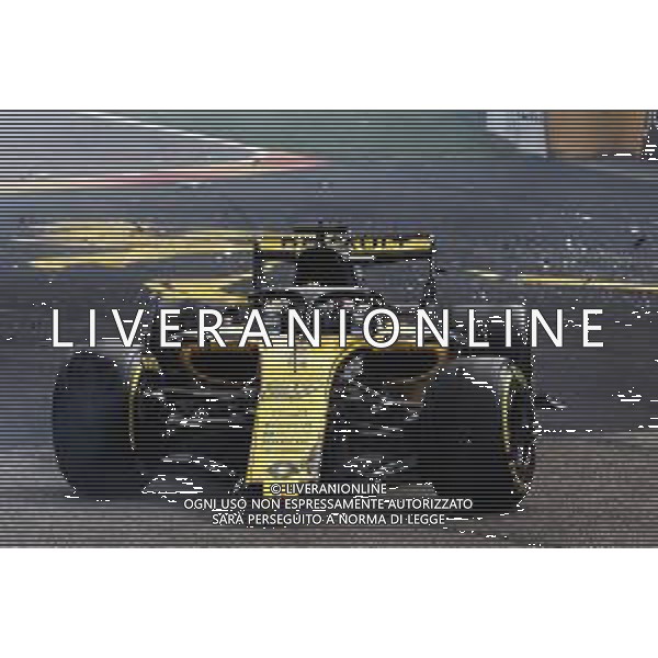 Nico Hulkenberg (GER) Renault Sport F1 Team RS18 crashed at the start of the race. 26.08.2018. Formula 1 World Championship, Rd 13, Belgian Grand Prix, Spa Francorchamps, Belgium, Race Day. / AGENZIA ALDO LIVERANI SAS - ITALY ONLY EDITORIAL USE ONLY - Gp Belgio, Spa Francorchamps, Gara 26.08.2018.