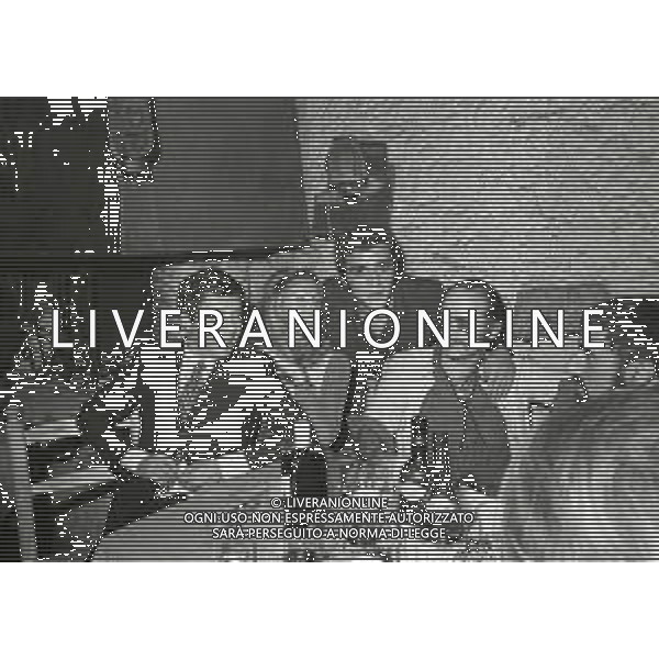 1971 DISCO PER L\'ESTATE VINTO DA MINO REITANO NELLA FOTO PAOLO VILLAGGIO CON GINO PAOLI E MINO REITANO AG ALDO LIVERANI SAS