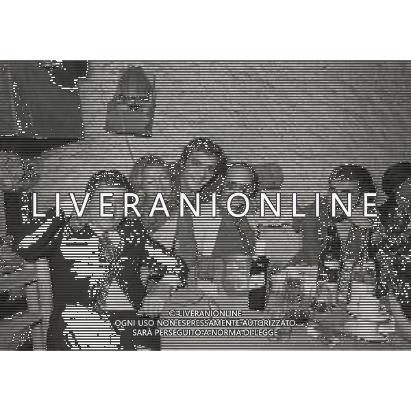 1971 DISCO PER L\'ESTATE VINTO DA MINO REITANO NELLA FOTO PAOLO VILLAGGIO CON GINO PAOLI E MINO REITANO AG ALDO LIVERANI SAS