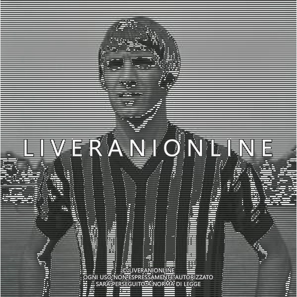 1970 RETROSPETTIVA PIERO PRATI CALCIATORE NELLA FOTO PIERO PRATI CON LA MAGLIA DEL MILAN AG ALDO LIVERANI SAS