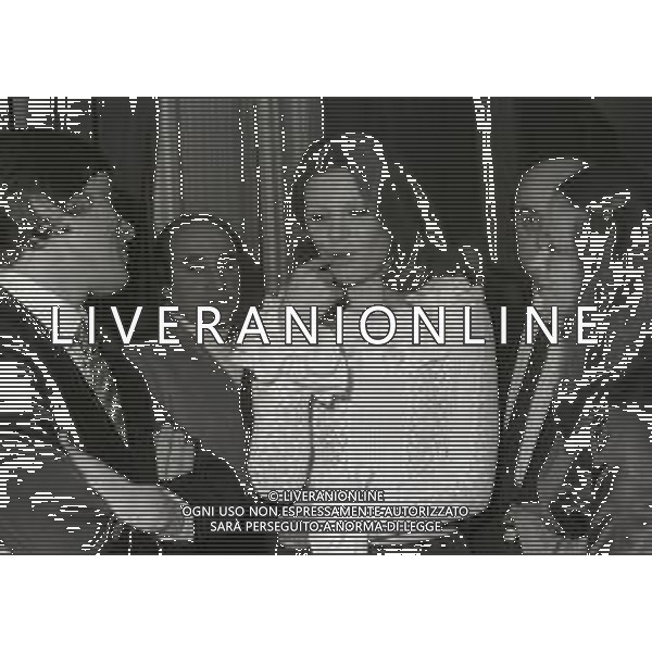 1972-22 FESTIVAL DELLA CANZONE ITALIANA A SANREMO NELLA FOTO GIANNI MORANDI CON MILVA E LAURA EFRIKIAN AG ALDO LIVERANI SAS
