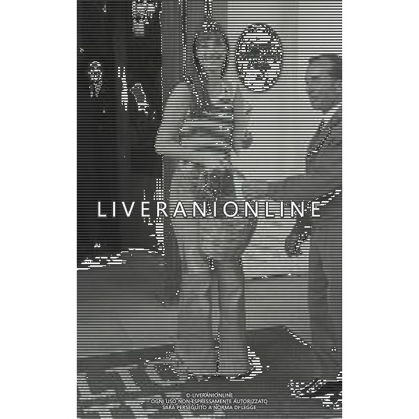 1974 CANNES JANE BIRKIN E SERGE GAINSBURG NELLA FOTO JANE BIRKIN AG ALDO LIVERANI SAS