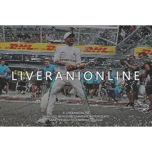 Race winner Lewis Hamilton (GBR) Mercedes AMG F1 celebrates with the team. 02.09.2018. Formula 1 World Championship, Rd 14, Italian Grand Prix, Monza, Italy, Race Day. AG ALDO LIVERANI SAS-ONLY ITALY
