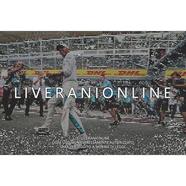 Race winner Lewis Hamilton (GBR) Mercedes AMG F1 celebrates with the team. 02.09.2018. Formula 1 World Championship, Rd 14, Italian Grand Prix, Monza, Italy, Race Day. AG ALDO LIVERANI SAS-ONLY ITALY