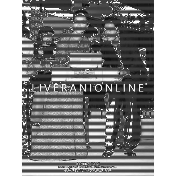 ABA CERCATO, conduttrice e annunciatrice televisiva italiana - RETROSPETTIVA nella foto alla consegna della Gondola d\'Oro a Riccardo Del Turco per la canzone \'Luglio\', alla Mostra Internazionale di Musica Leggera del 1969 ©ARCHIVIO / AGENZIA ALDO LIVERANI SAS