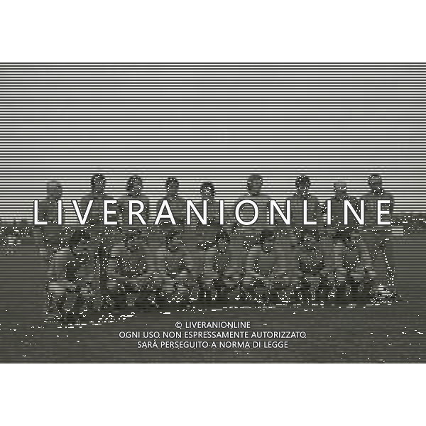 1974 GERMANIA-CAMPIONATO DEL MONDO DI CALCIO ALLENAMENTO NAZIONALE ITALIANA NELLA FOTO FORMAZIONE ITALIA DA SIN IN PIEDI FERRUCCIO VALCAREGGI-ENRICO ALBERTOSI-GIORGIO CHINAGHLIA-DINO ZOFF-ROBERTO BONINSEGNA-FRANCESCO MORINI-LUCIANO SPINOSI-------- ENZO BEARZOT SED DA SIN. FABIO CAPELLO-GIACINTO FACCHETTI-TARCISIO BURGNICH-ANTONIO IULIANO-FRANCO CAUSIO-GIUSEPPE WILSON-SANDRO MAZZOLA AG ALDO LIVERANI SAS 