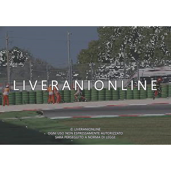 Misano Adriatico ( RN ) 08/09/2018 Misano World Circuit Marco Simoncelli. Gran Premio Octo di San Marino e della Riviera di Rimini 2018 - MOTOGP Nella foto: Incidente di Marc Marquez ( ESP ) su HONDA e si mette a correre per raggiungere i box PH Lauro Montagnini/ AGENZIA ALDO LIVERANI SAS